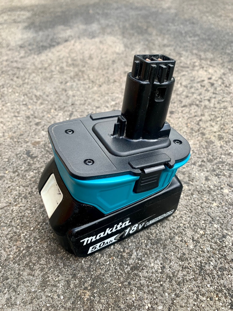 Makita 18v slide on to Dewalt post style battery convertor