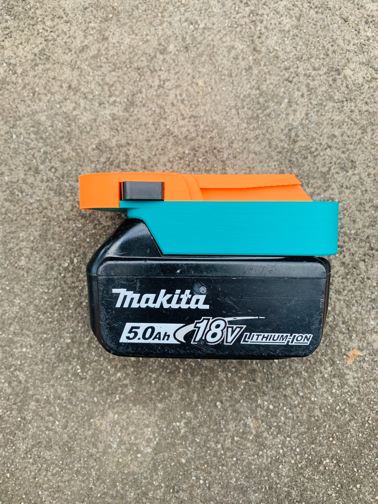 Makita 18v battery adaptor to AEG/Rigid tools