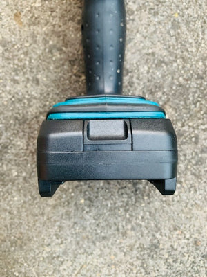 Bosch blue 18v battery adaptor to Makita LXT tools