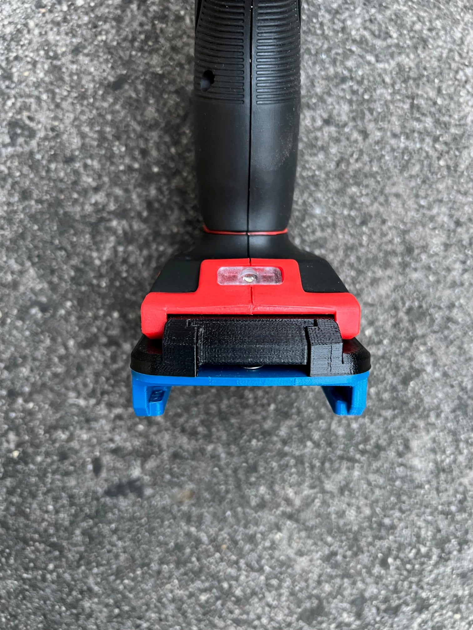 Bosch Blue 18v battery adaptor to Ozito tools