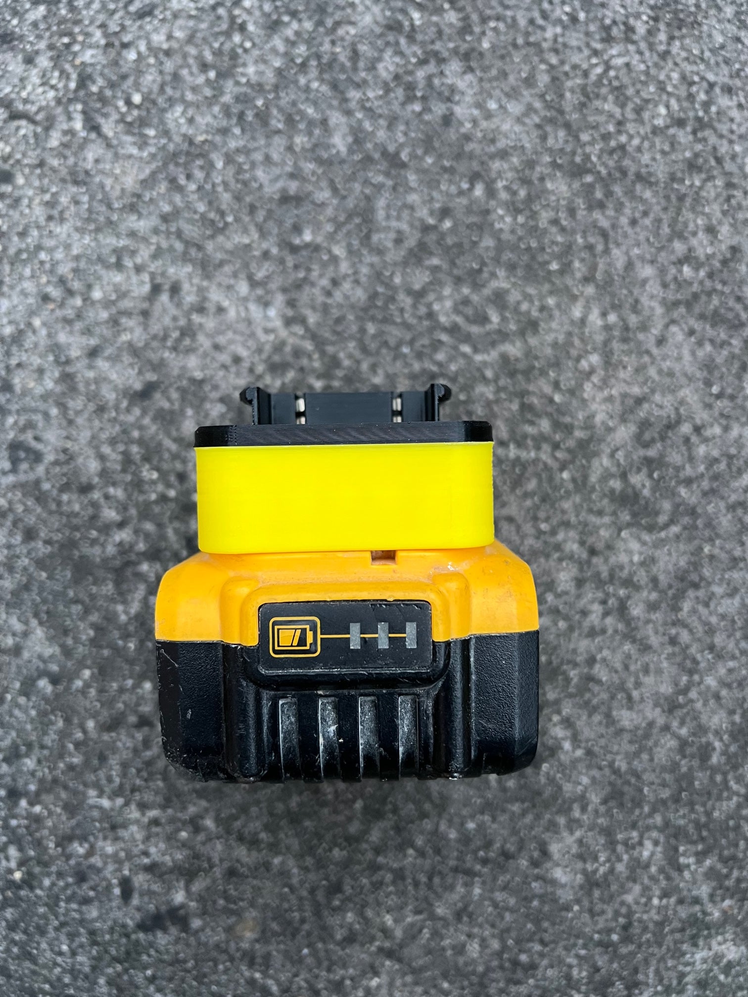 Dewalt 18v/20v battery adaptor to Ozito tools