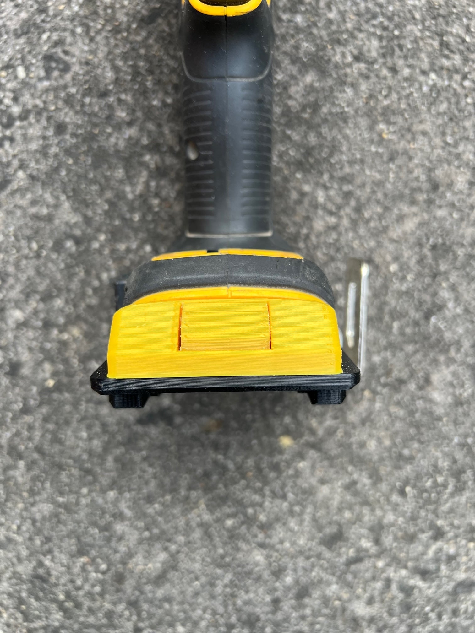 Ozito 18v battery adaptor to Dewalt XR tools